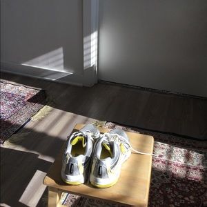 Beautiful New Balance sneakers $ 30 Size 4